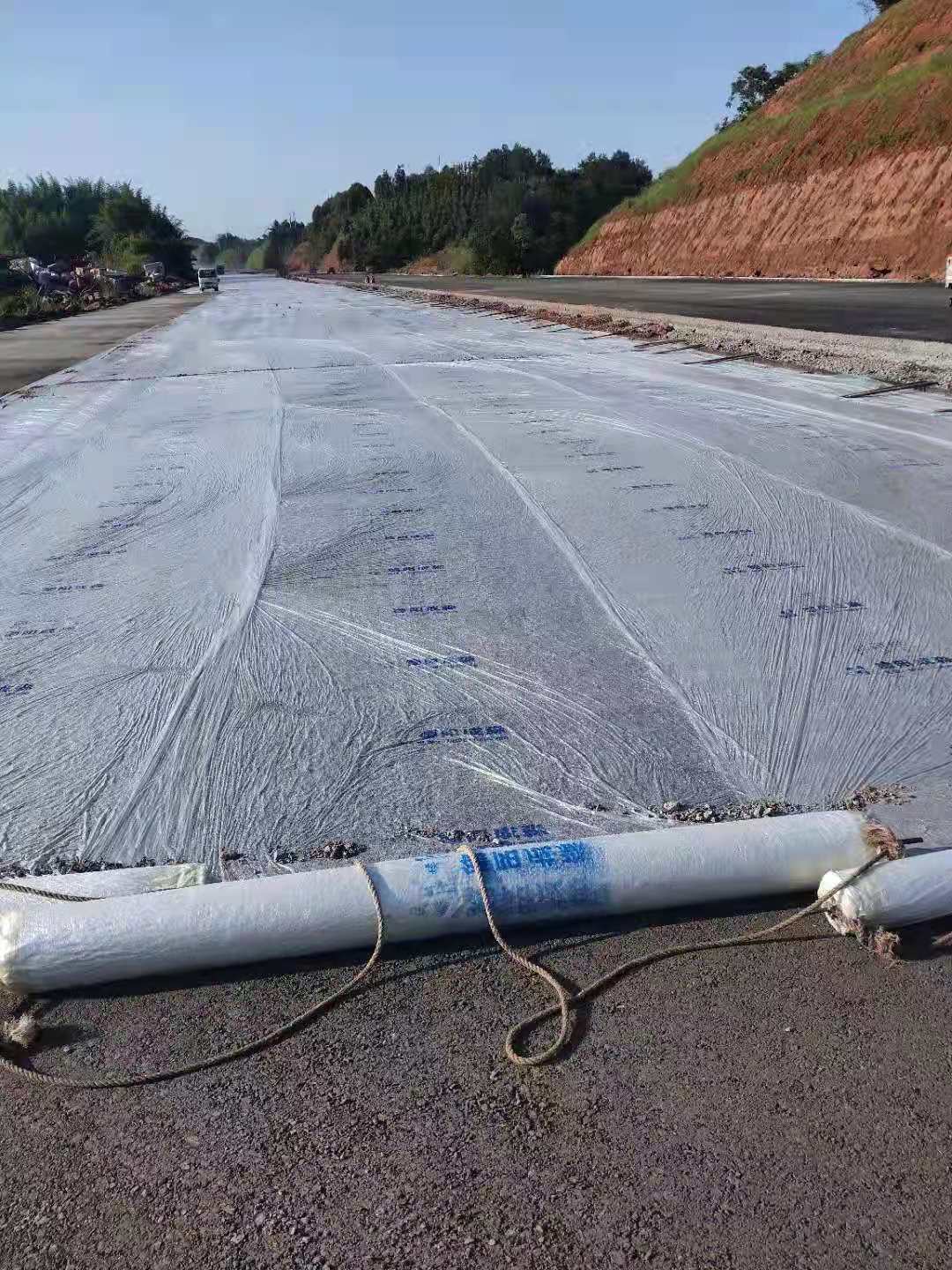新型混凝土节水保湿养护膜